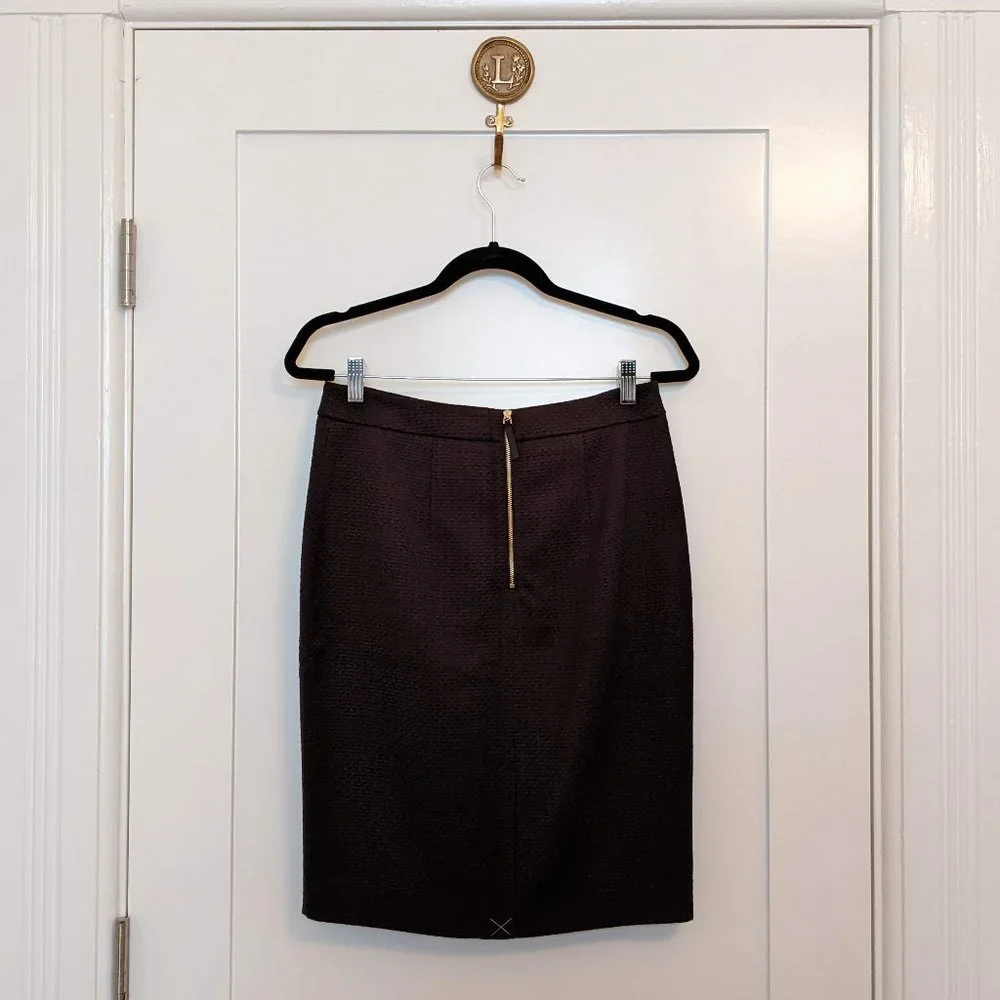NWT Ann Taylor Textured Black Pencil Skirt in Size 4